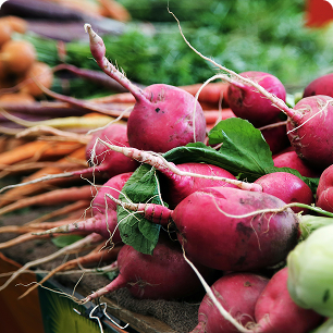Image of a pile of radishes.